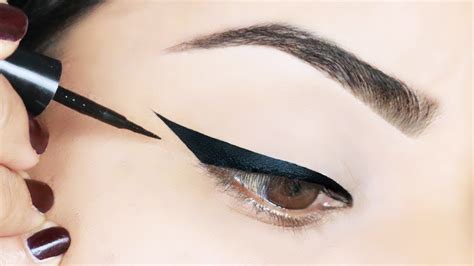 Reusable Silicone Guide: The Key to Flawless Winged Eyeliner